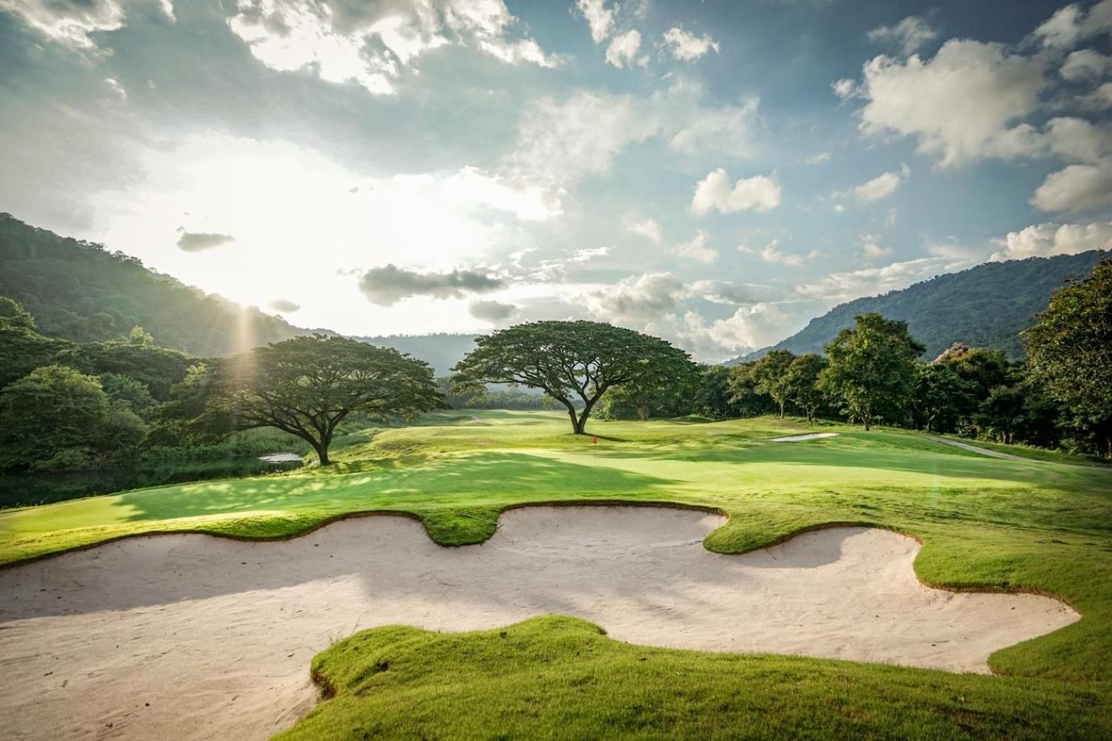 Royal Hills Golf Resort & Spa Nakhon Nayok Esterno foto